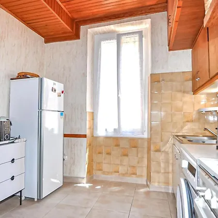 2 Bedroom In *